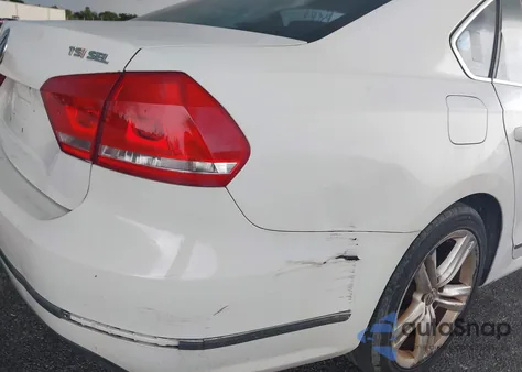 2015 Volkswagen Passat 1.8T Sel Premium из США, поврежденный, VIN 1VWCS7A35FC056917